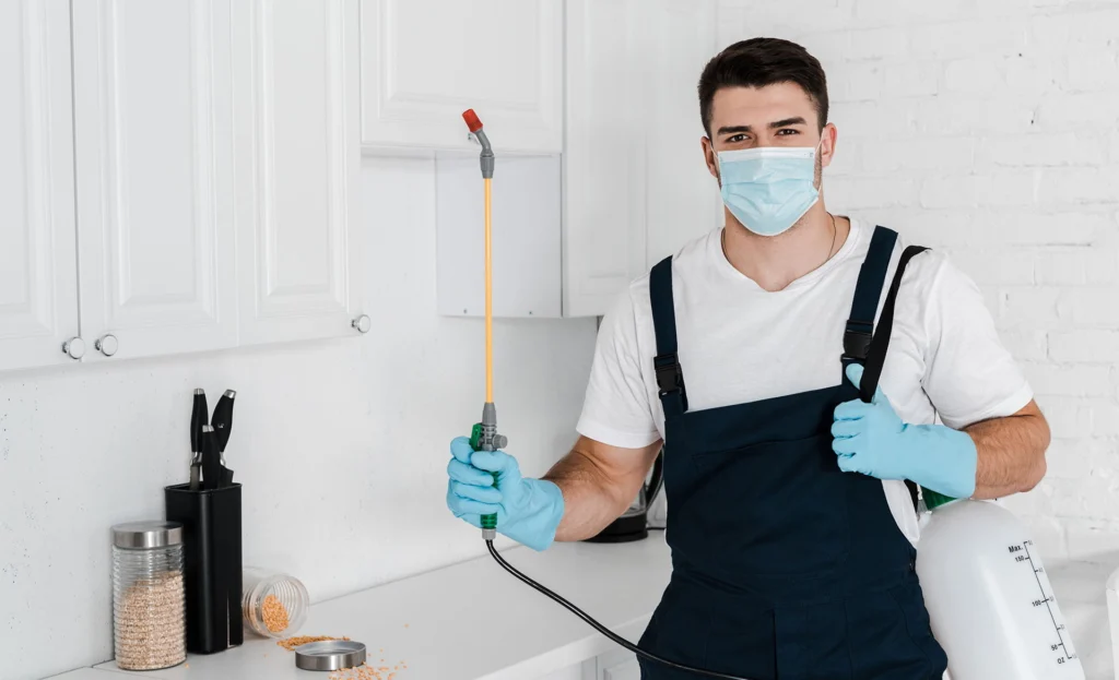 Do pest control companies need to be licensed​